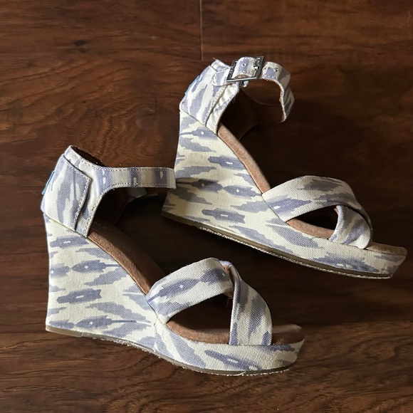 Tom's wedges size W5 - Picture 2 of 5